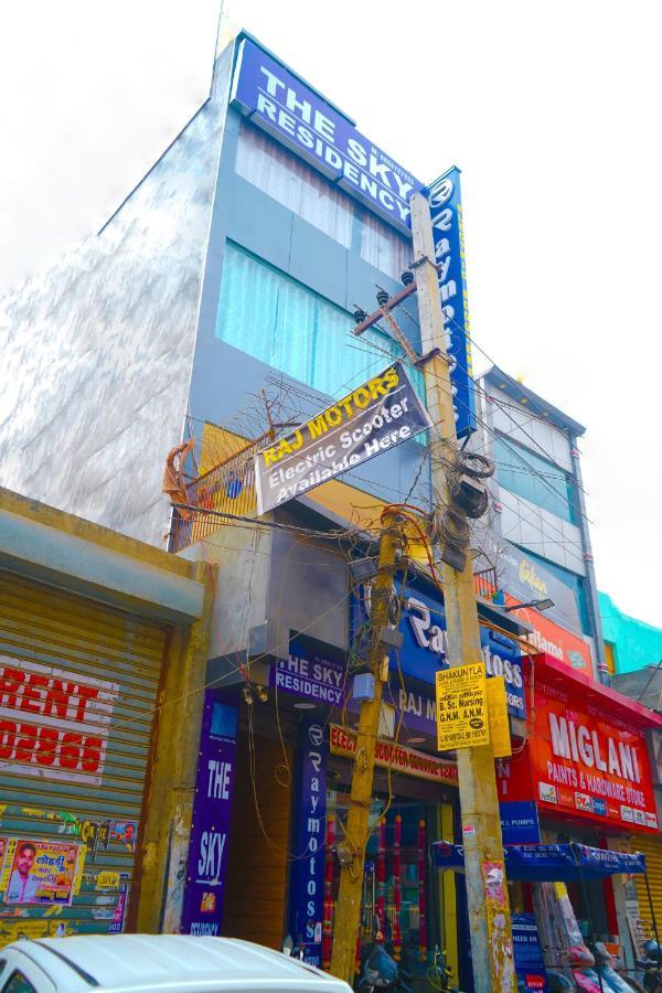 Roomshala 041 Sky Residency - Uttam Nagar Near Metro Station 3* New Delhi