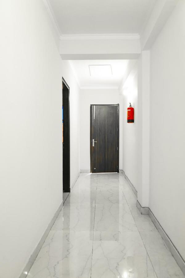 Roomshala 041 Sky Residency - Uttam Nagar Near Metro Station 3* New Delhi